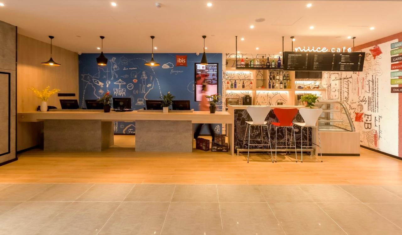 Ibis Zhengzhou Longhai Road Екстериор снимка